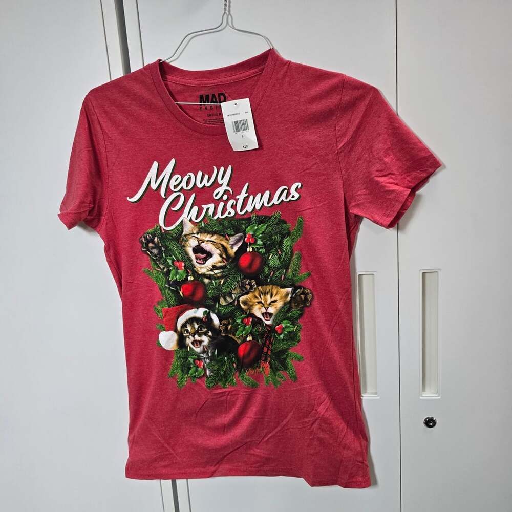 Mad Engine Meowy Christmas T-Shirt Size S Red Cat Graphic